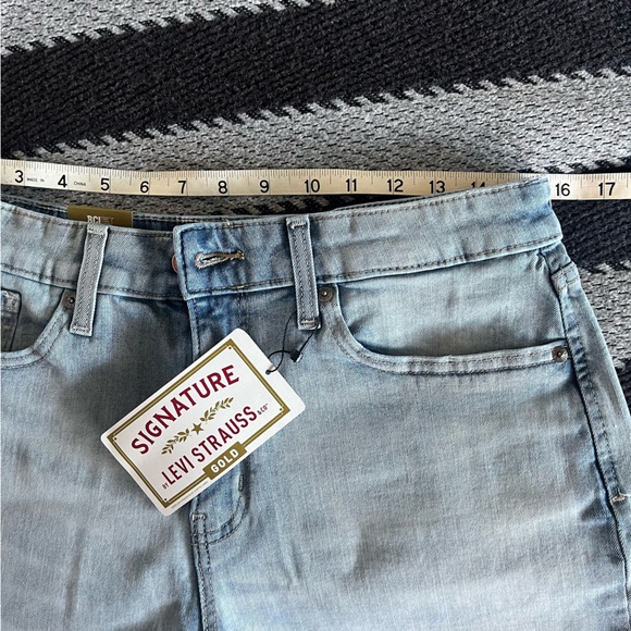 Signature Levi Strauss Mom Short size 11 - Picture 2 of 3